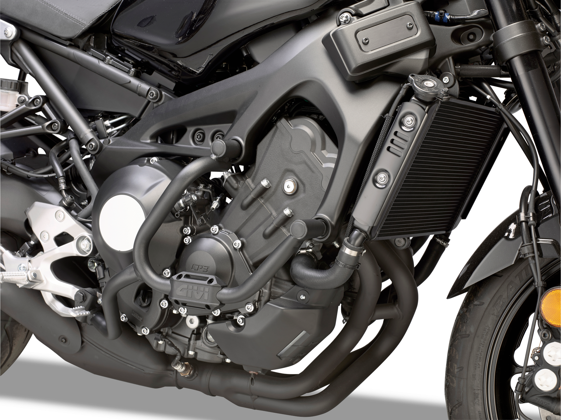 TN2128 engine guard GIVI mounted on Yamaha XSR900 (16)
