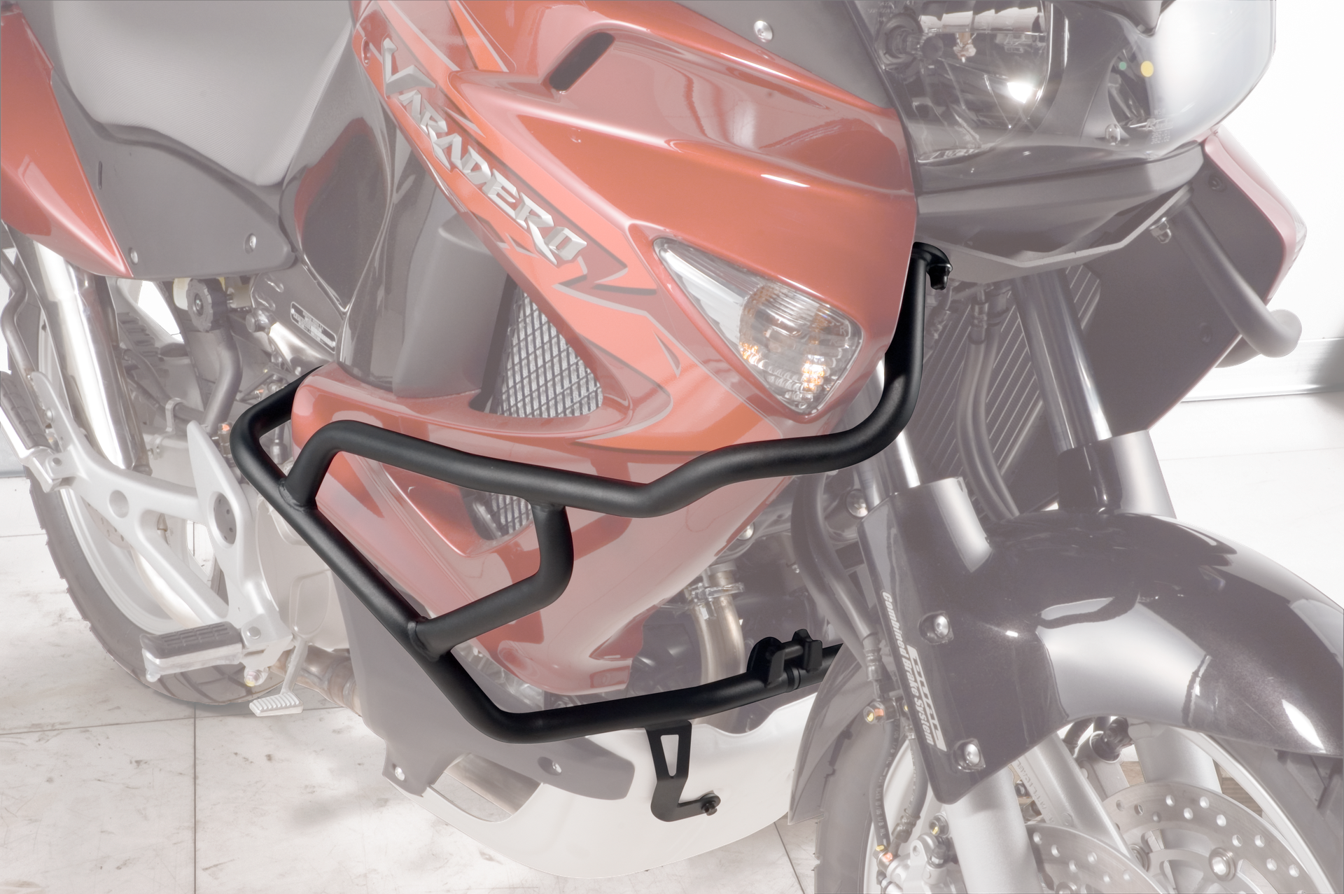 TN454 engine guard GIVI mounted on Honda XL 1000V Varadero ABS (07)