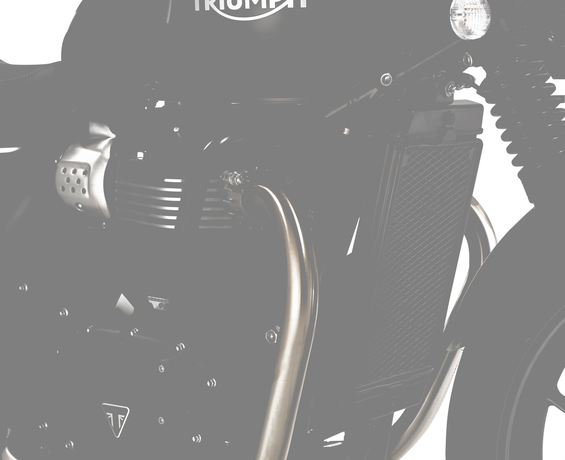 TN6410 engine guard GIVI mounted on Triumph Street Twin 900 (16)