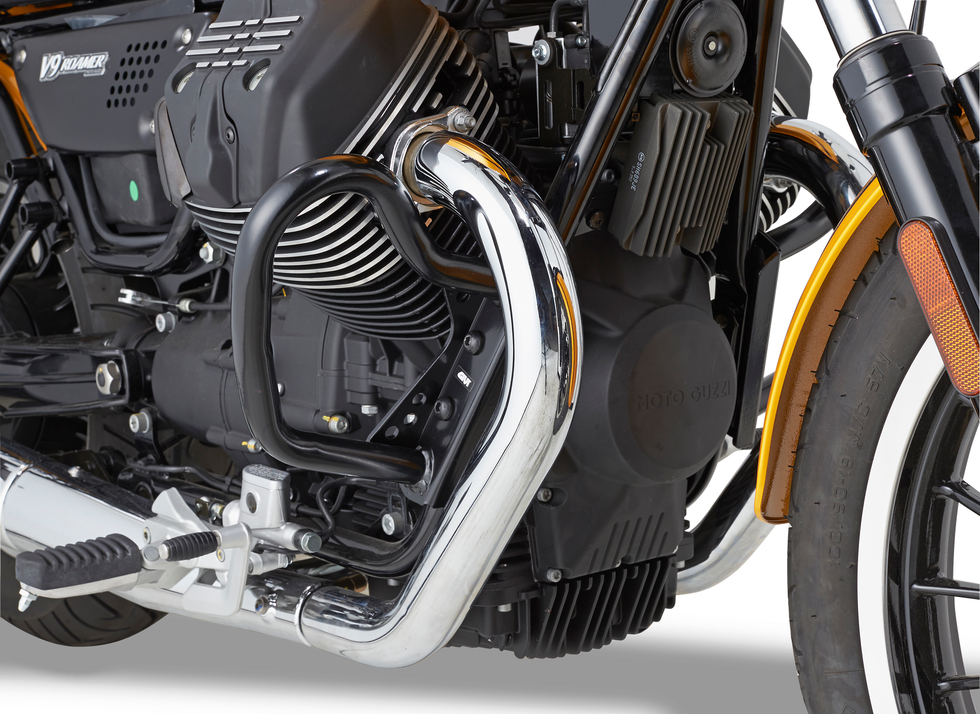 TN8202 engine guard GIVI mounted on Moto Guzzi V9 Roamer (16)